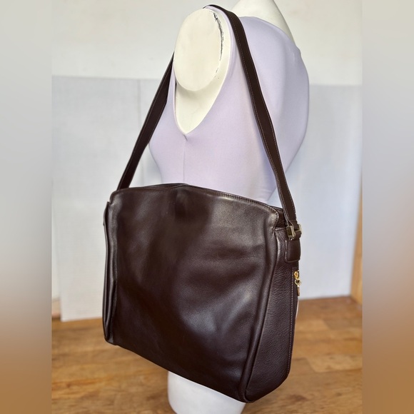 Vintage Smooth Leather Serapian Shoulder Bag Made in Italy Quiet Luxury Brown